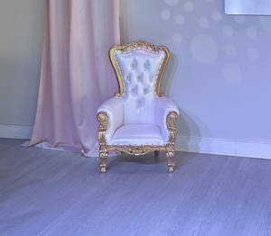 Small Throne Chair